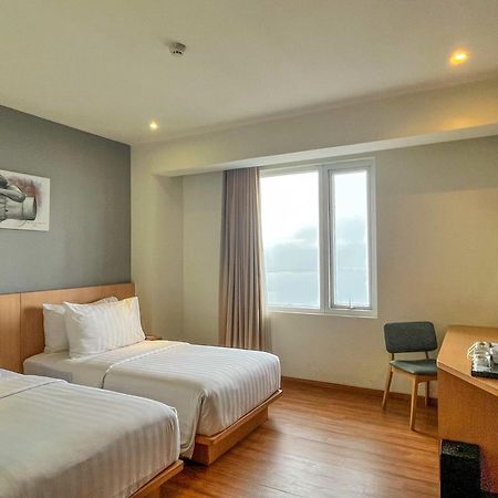 Hotel Santika Premiere Амбон Екстер'єр фото
