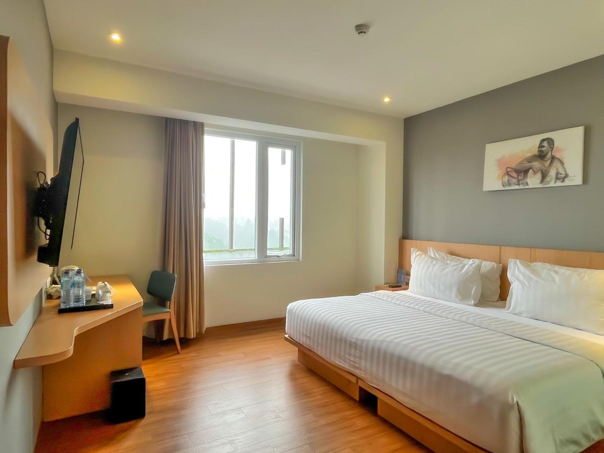 Hotel Santika Premiere Амбон Екстер'єр фото