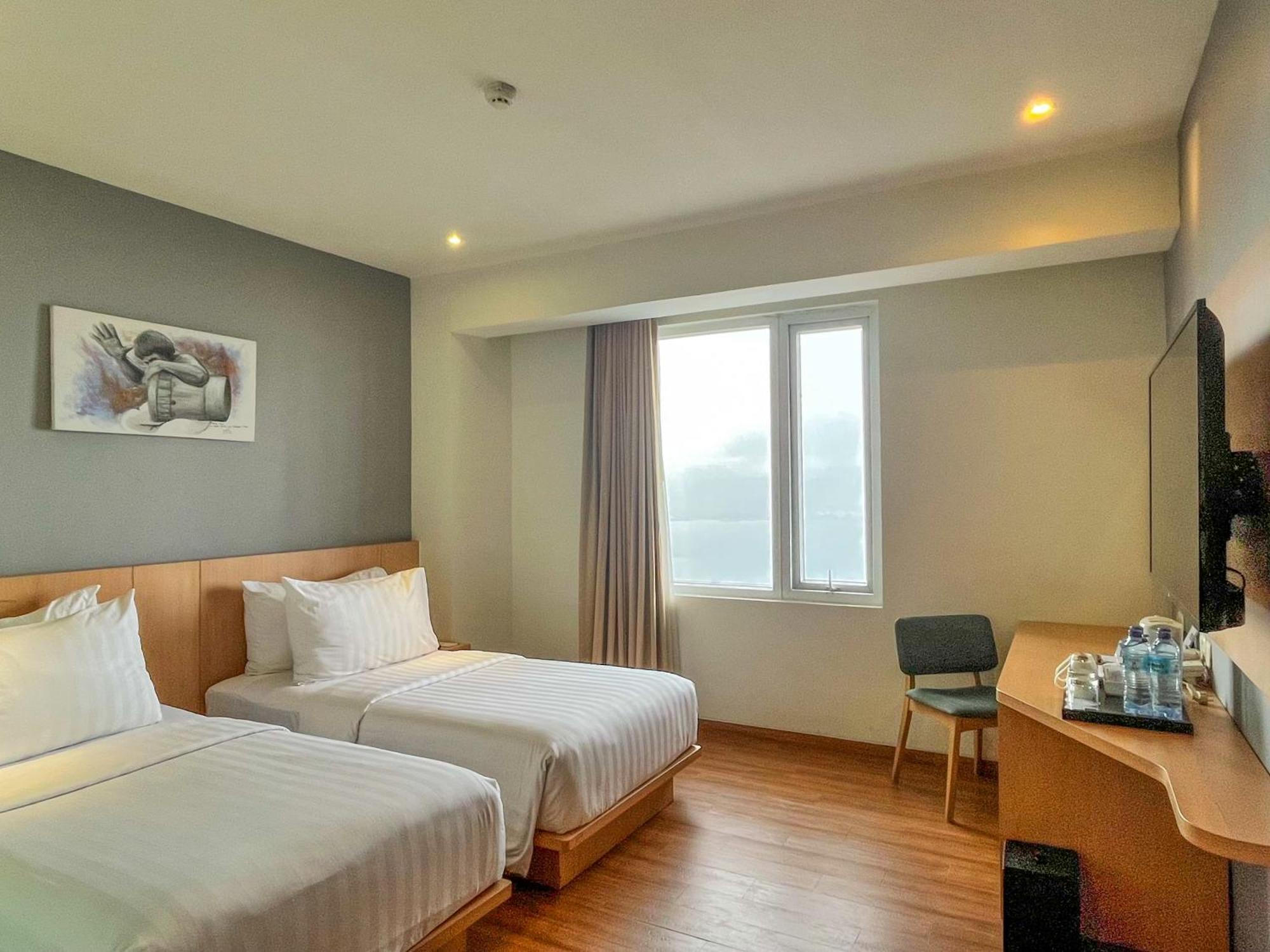 Hotel Santika Premiere Амбон Екстер'єр фото